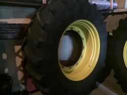 Kola 520/85R42 pro John Deere řady 7 s uchycením na litinu